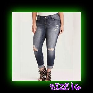 🪷 Torrid Premium Boyfriend Straight Stretch Mid-Rise Jean